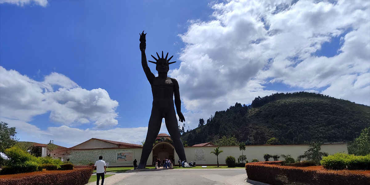 Cómo determinar la altura de una estatua Combinatoria